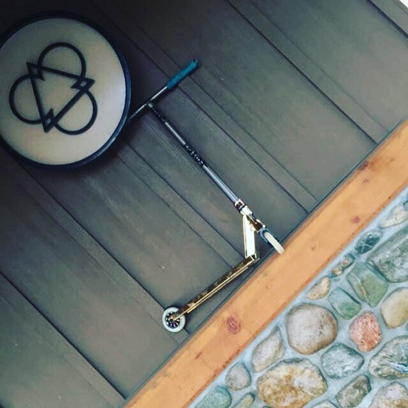 Meet your Posher, Adrian - Picture 1 of 1