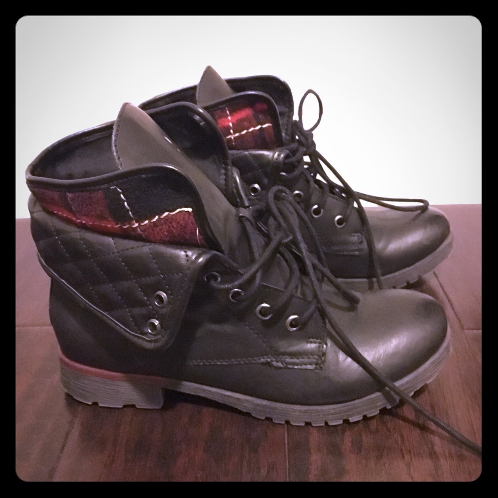 Rock & Candy Lace up boots size 8