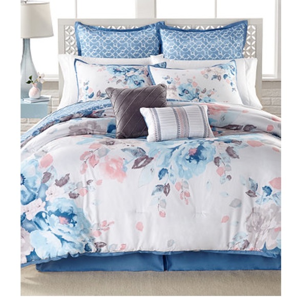 Lucia  Other - Lucia 8 piece King reversible comforter set