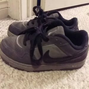 Boys Nike low dunks size 2