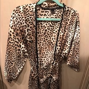 Victoria's Secret Leopard Kimono Robe Small