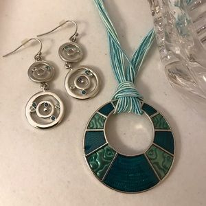 🌸Loco Motion Earrings.