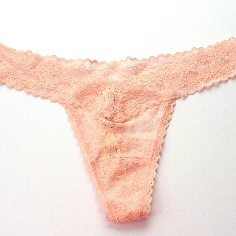 NWT Victoria's Secret Lace Thong. Pink Medium.
