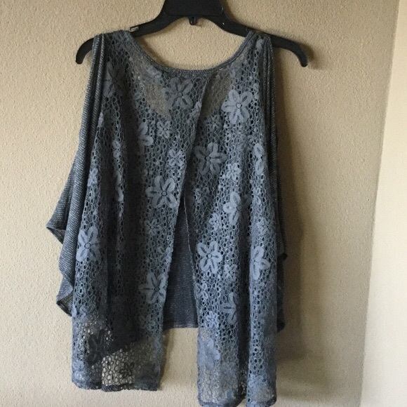 Hollister blouse! - Picture 2 of 2