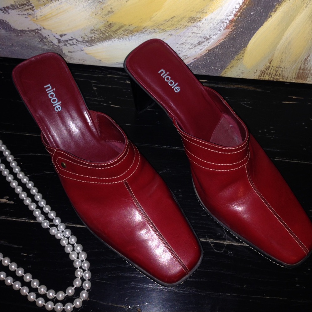 👠NICOLE Tradition red leather mules.