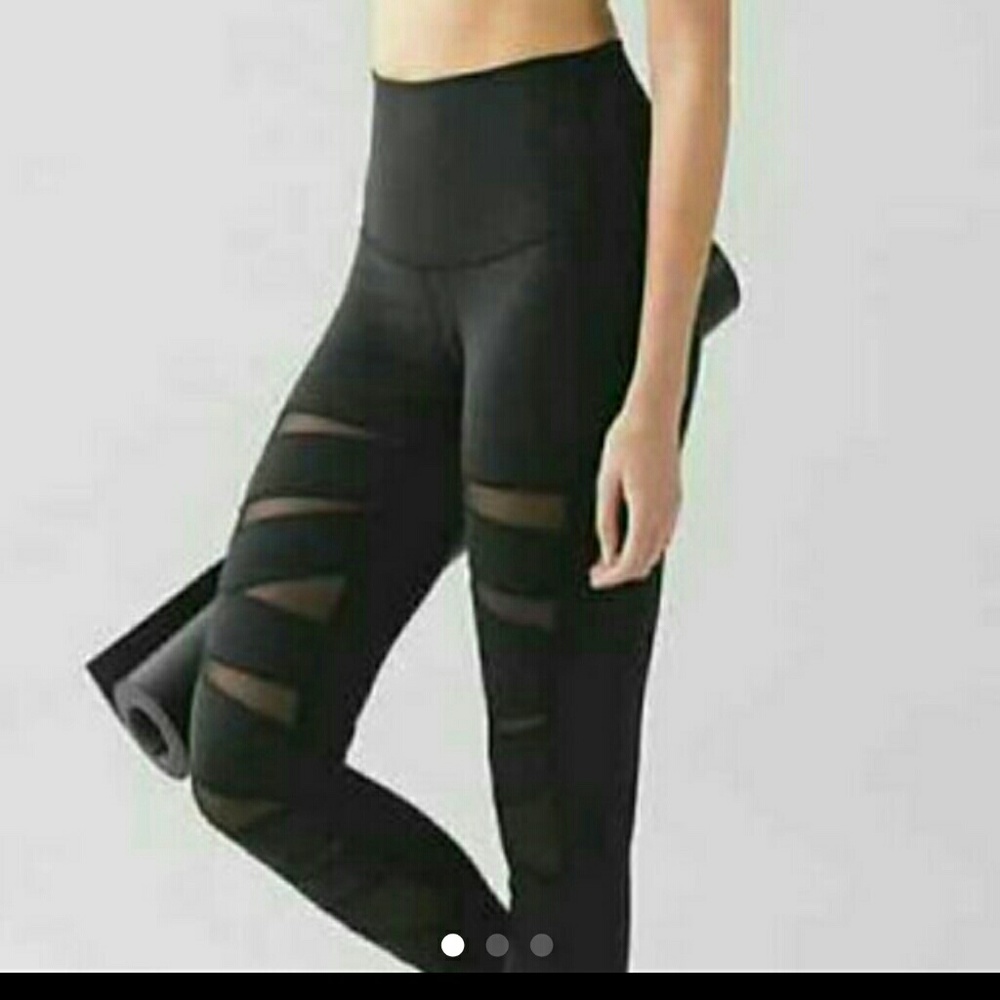 Lululemon tech mesh wunder under