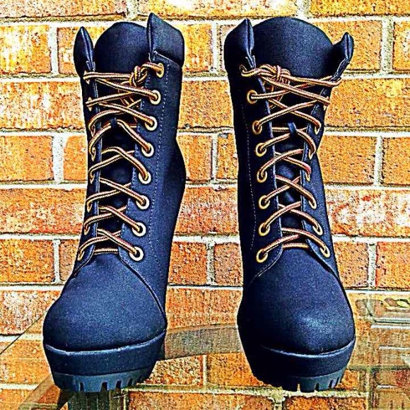 BLACK STILETTO SUEDE PLATFORM BOOTIE - Picture 2 of 4