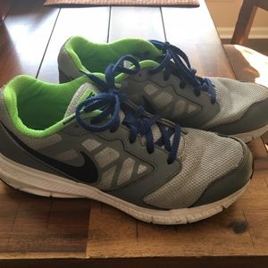 Boys Nike tennis shoes size 6 youth