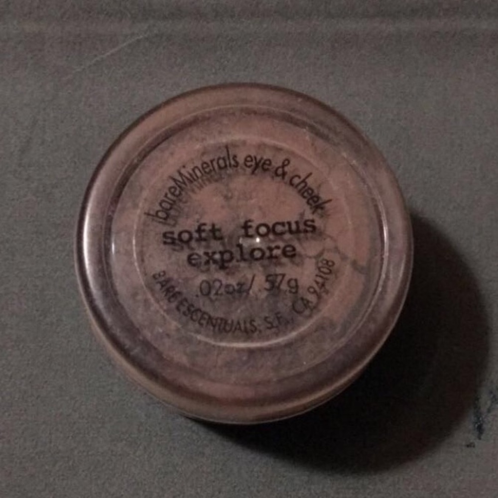 Bare Minerals "Soft Focus Explore"