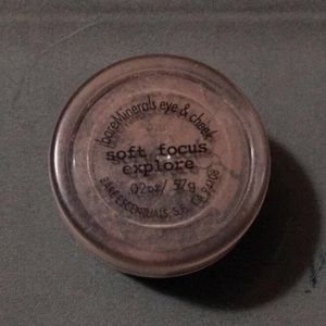 Bare Minerals "Soft Focus Explore"
