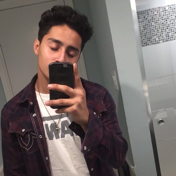 Meet your Posher, Carlos Molina II👅 - Picture 2 of 4