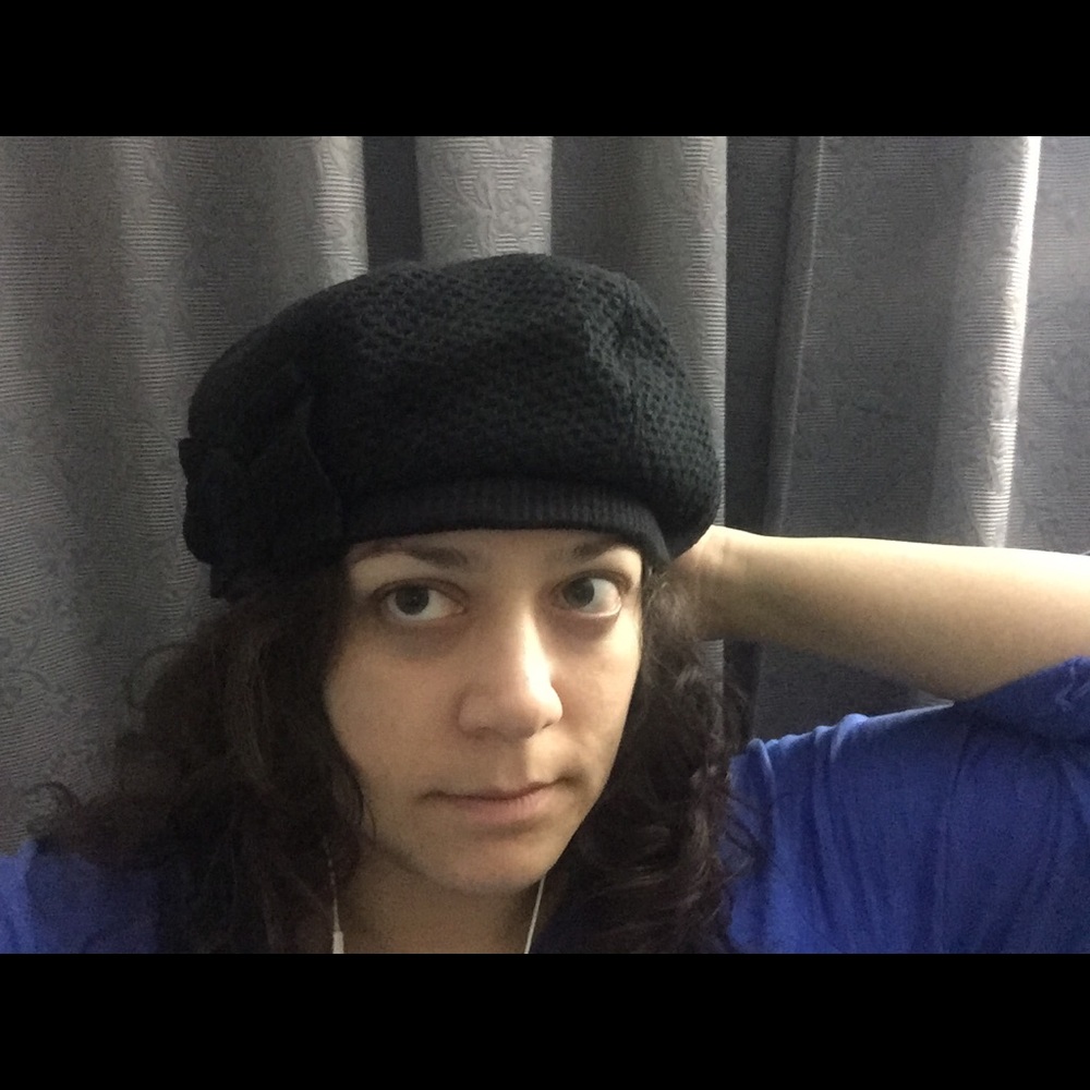 Black Beret with Bow. NWT.