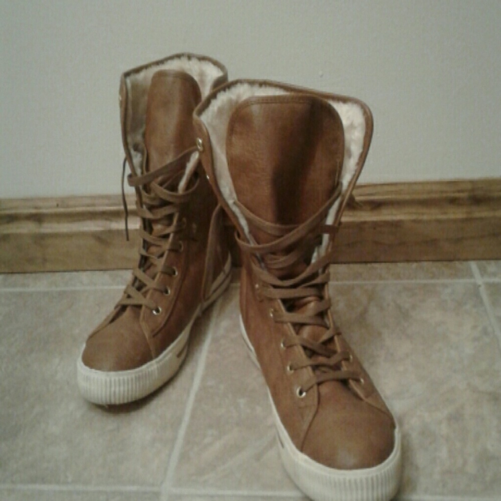 Above Ankle Sneaker
