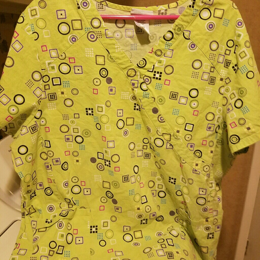 2x scrub top