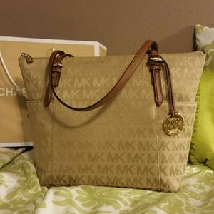 Michael Kors Jet Set Tote Bag