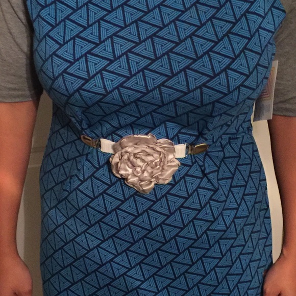 7"dress cinch clip with interchangeable flowers! - Picture 1 of 6