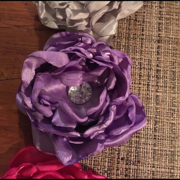 7"dress cinch clip with interchangeable flowers! - Picture 5 of 6