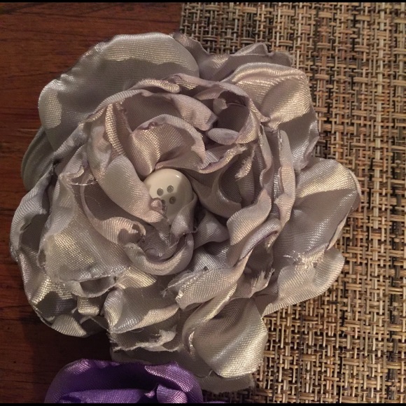 7"dress cinch clip with interchangeable flowers! - Picture 6 of 6