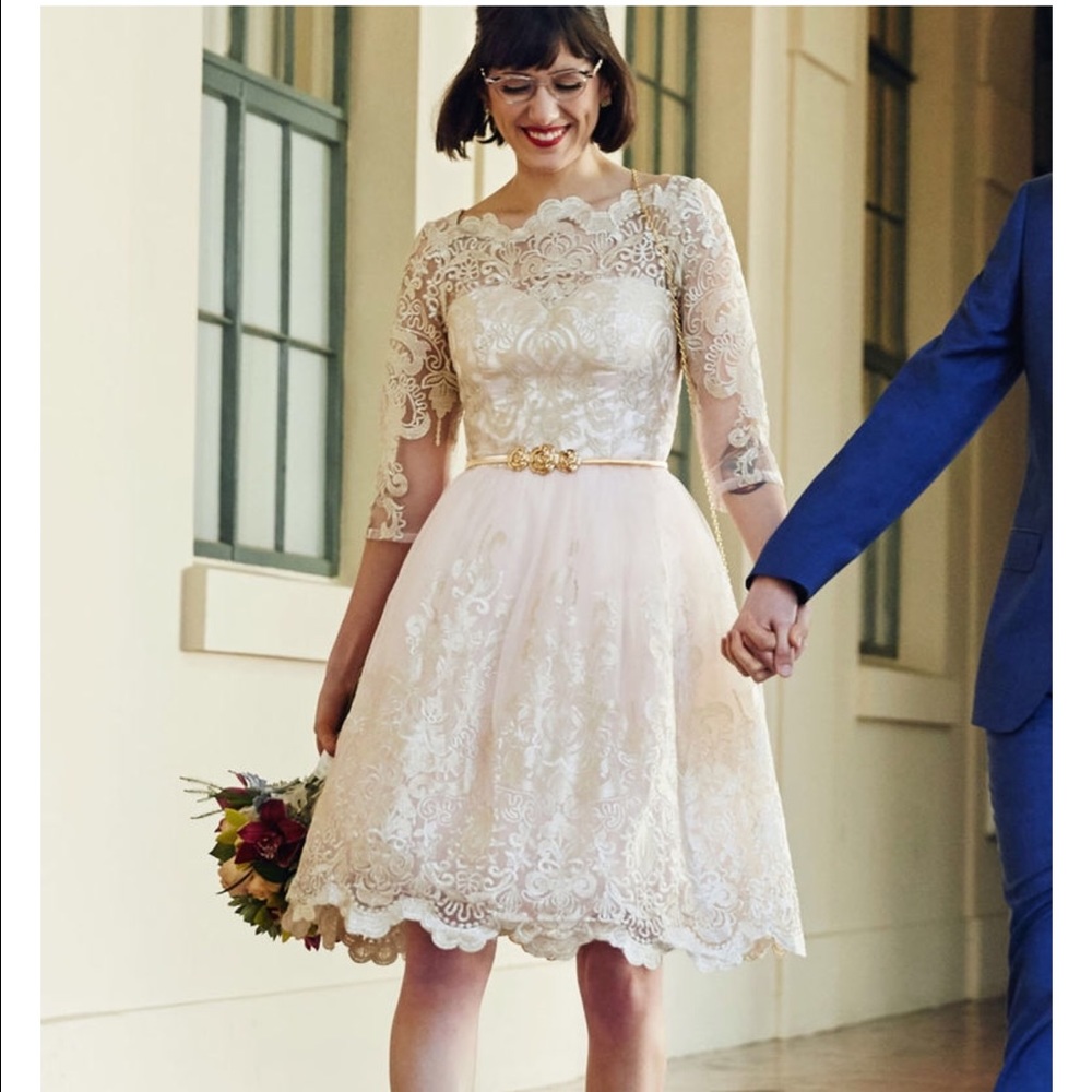 EUC mod cloth Gilded Grace Lace Dress in Champagne