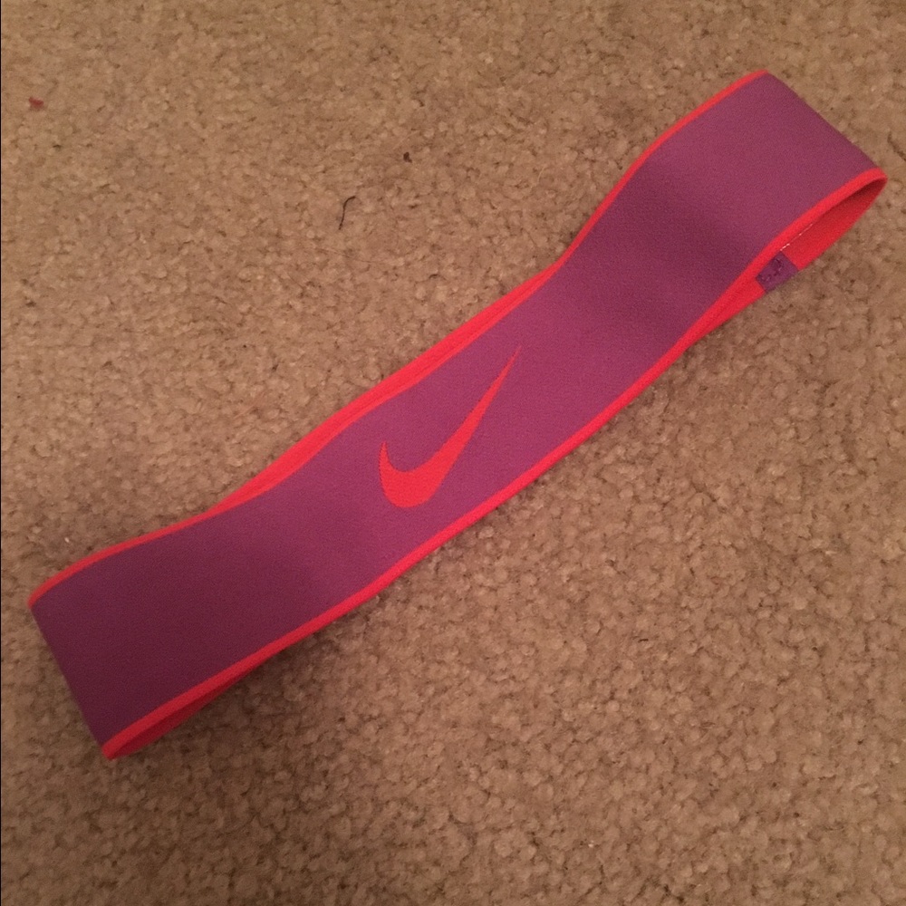 Nike pro swoosh headband with silicone grip