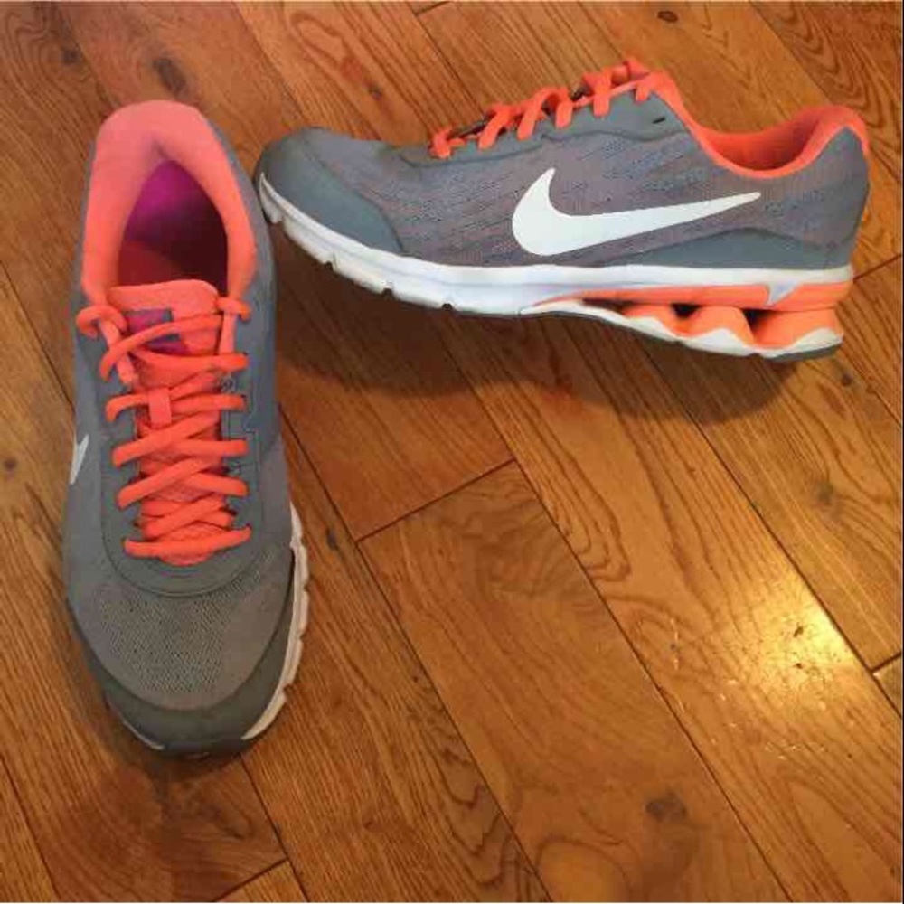 Nike Women's REAX RUN 3