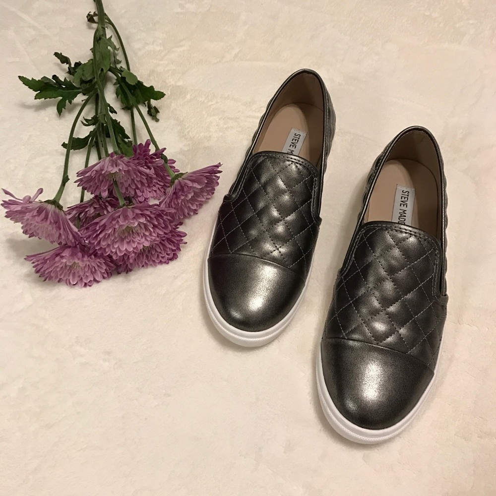 Steve Madden slip on shoes