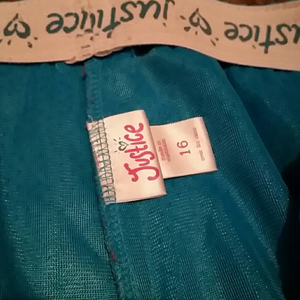 Shorts - Picture 3 of 3