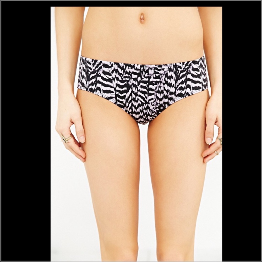 Cheekster swimsuit bottom never worn black cream