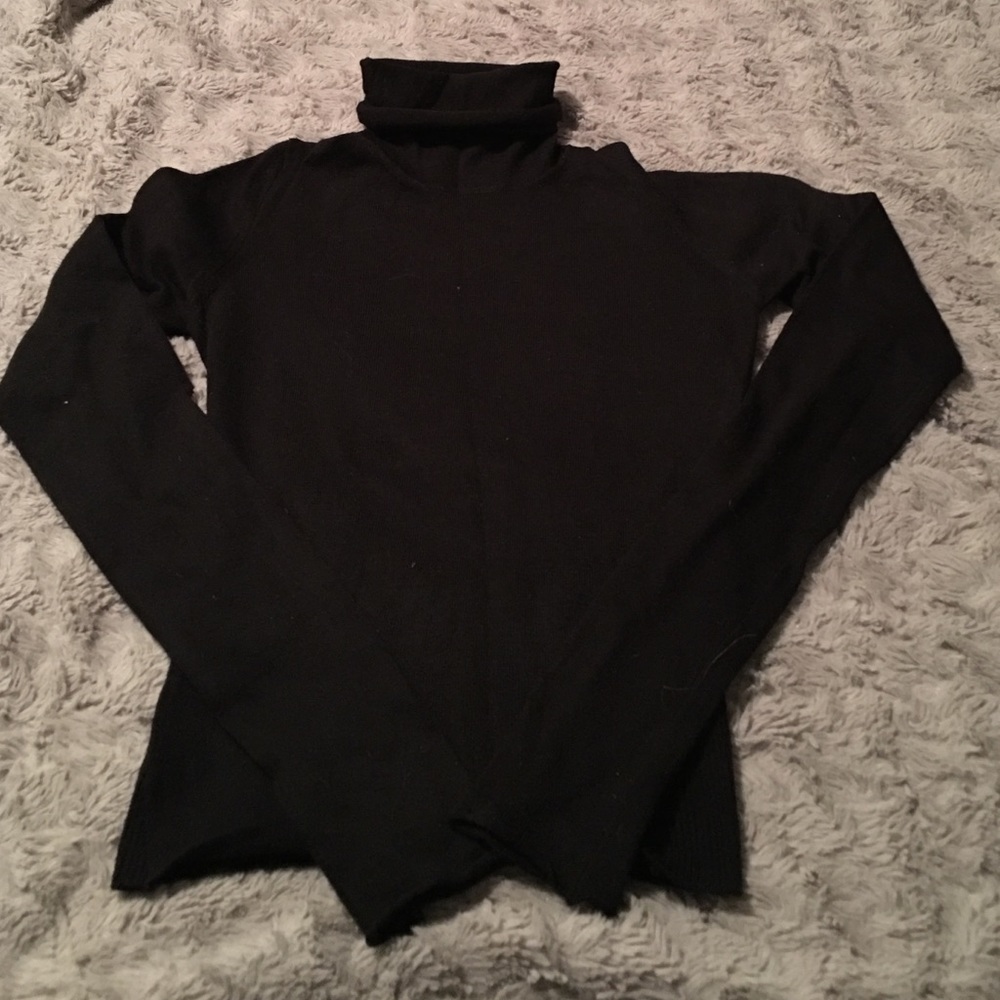 Cute, black, D&G sweater turtle neck!