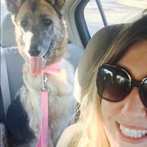 Meet your Posher, Cassandra - Picture 3 of 4