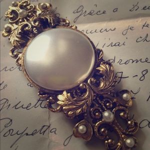 Vintage Victorian style Brooch faux pearl gold pin