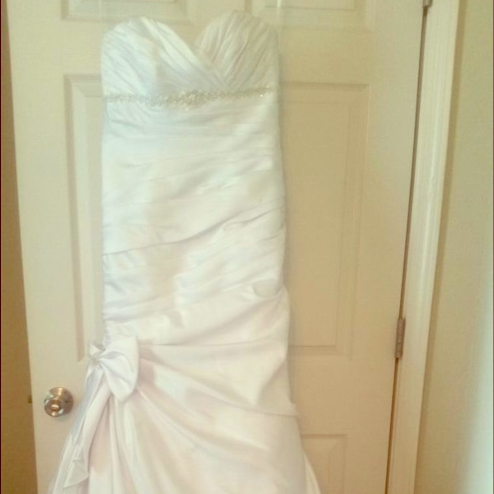 Unaltered wedding gown excellent condition