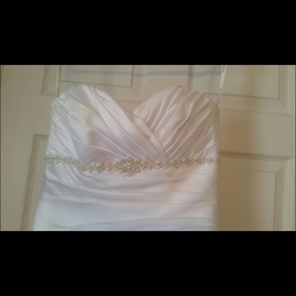 Unaltered wedding gown excellent condition - Picture 3 of 4