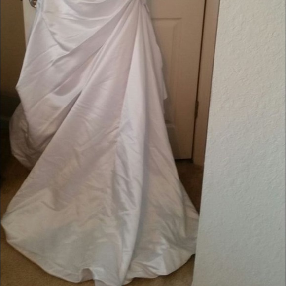 Unaltered wedding gown excellent condition - Picture 4 of 4