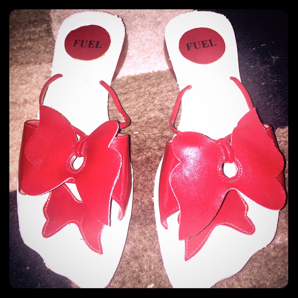 Fuel sandals these are made to match the foot💋