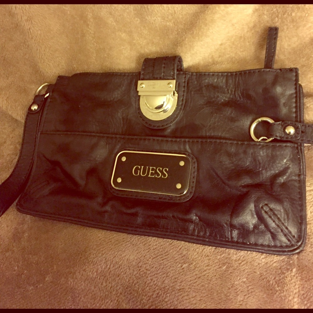 GUESS CLUTCH PURSE