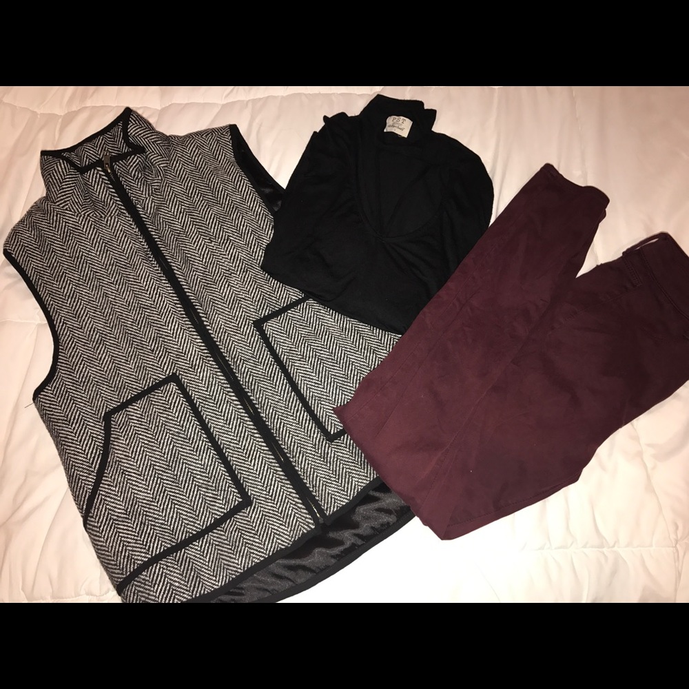 Francesca's black & white zip-up vest