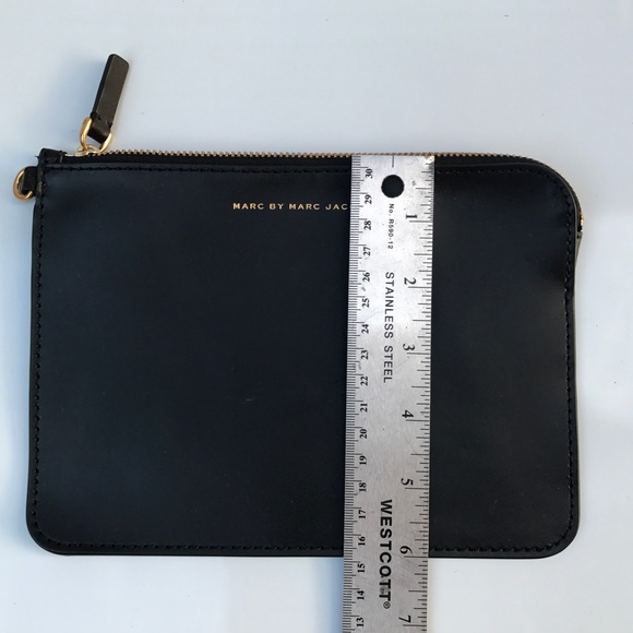 Authentic Marc by Marc Jacobs Leather Clutch - Picture 5 of 7