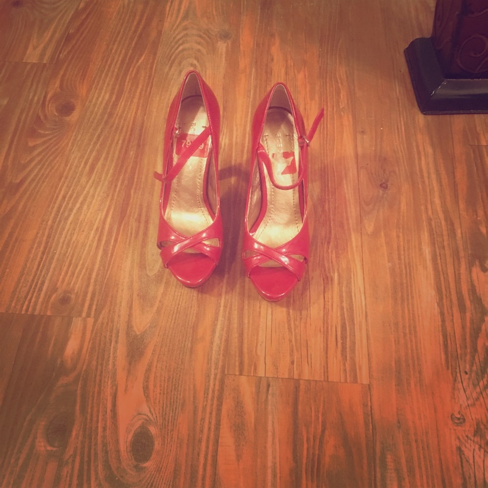 BCBG heels
