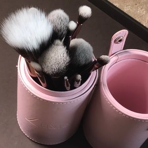 Luxie Beauty Brush Set with a Case