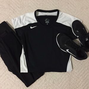 Black and white Nike dri-fit tshirt