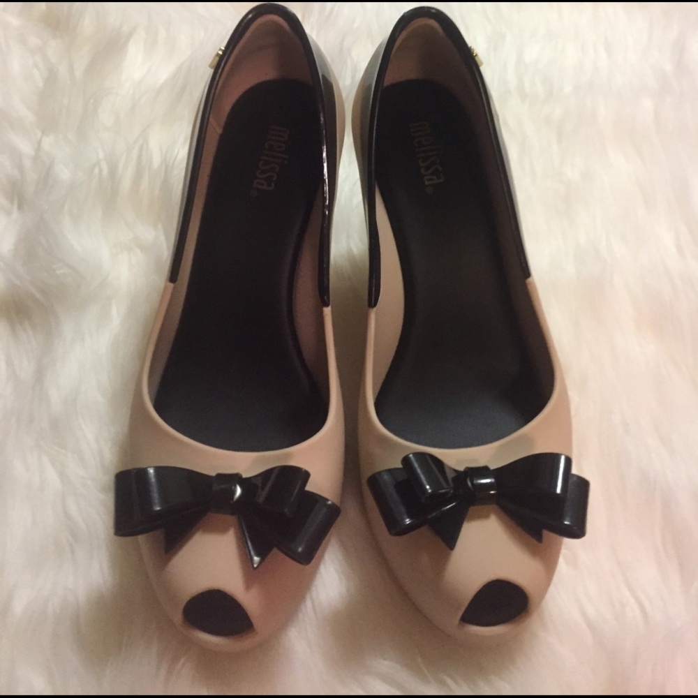 WOMEN'S MELISSA WEDGE SIZE 6