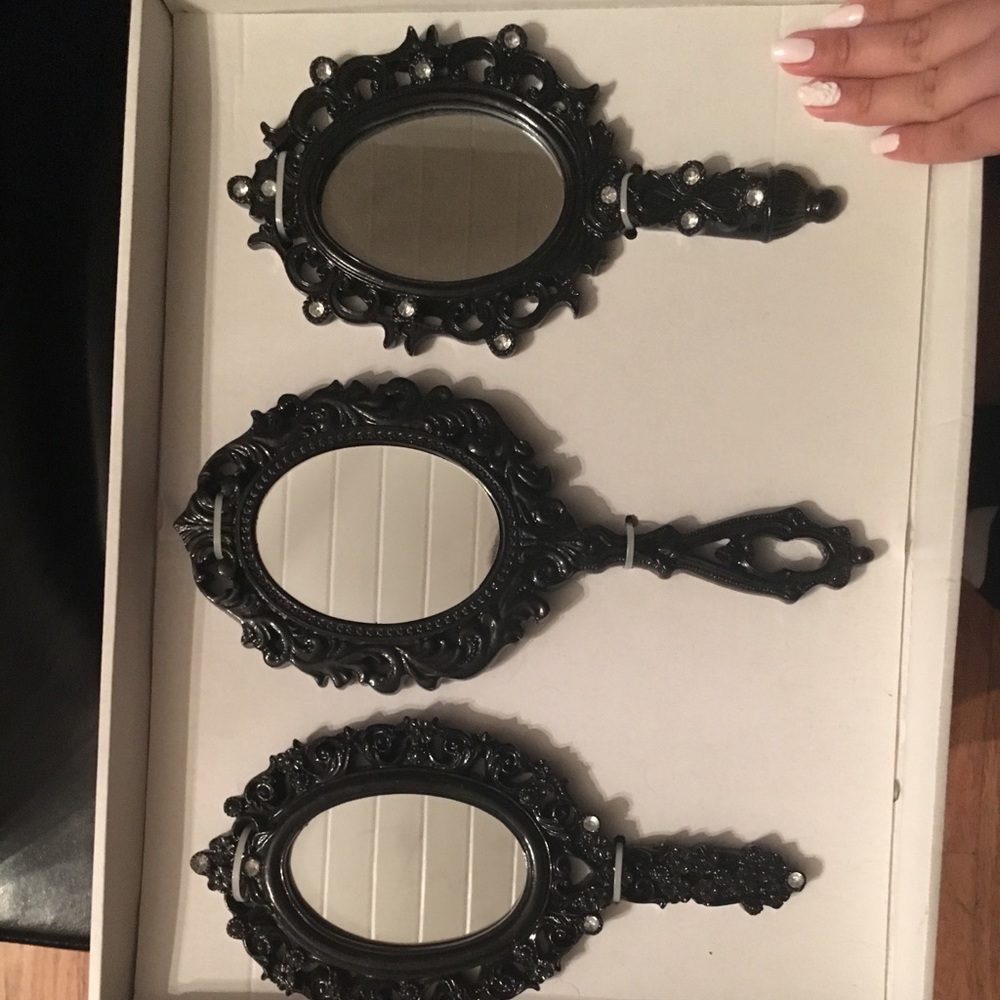 Handheld mirrors