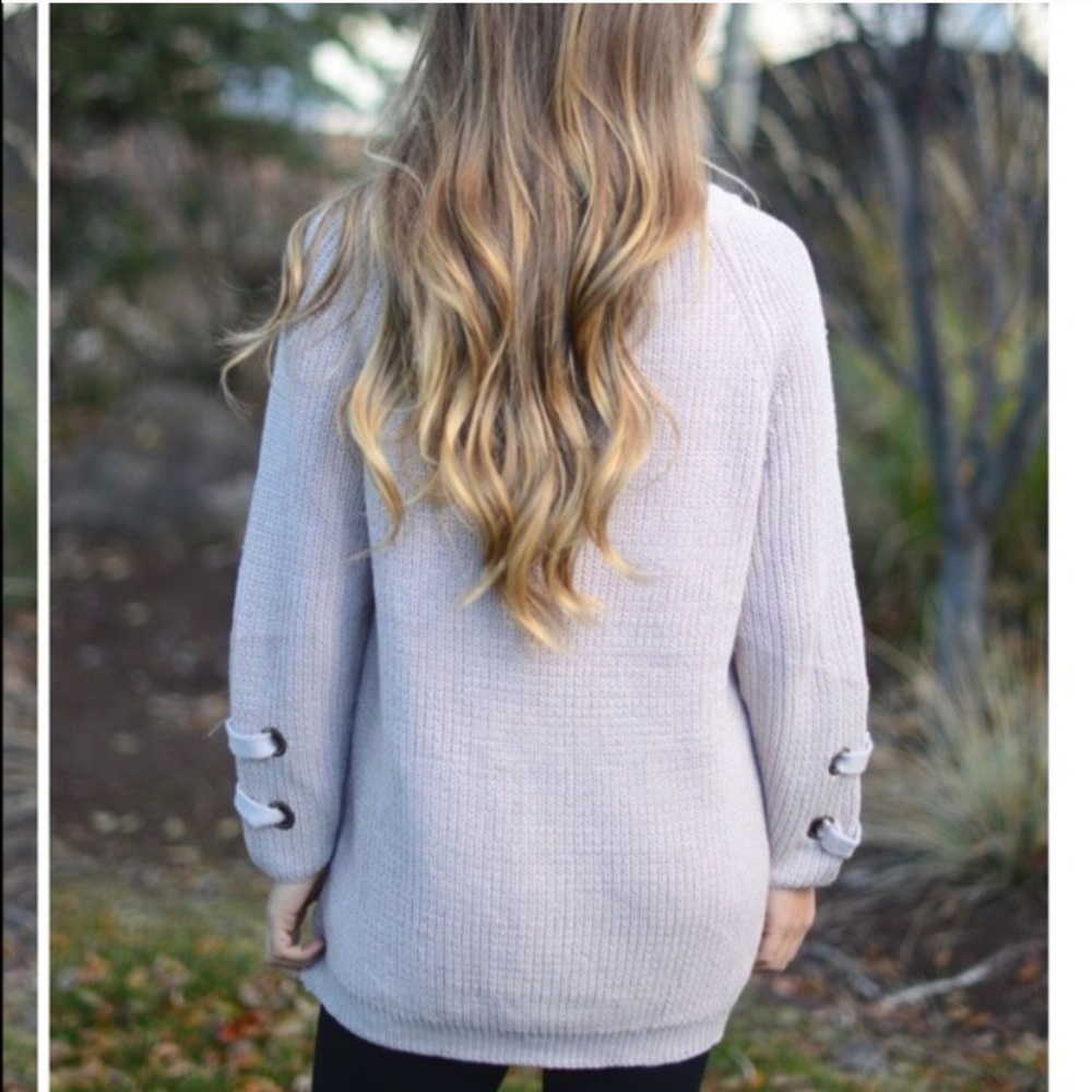 Lace up Sweater - Picture 2 of 3