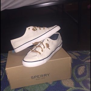 Sea coast ivory sperrys