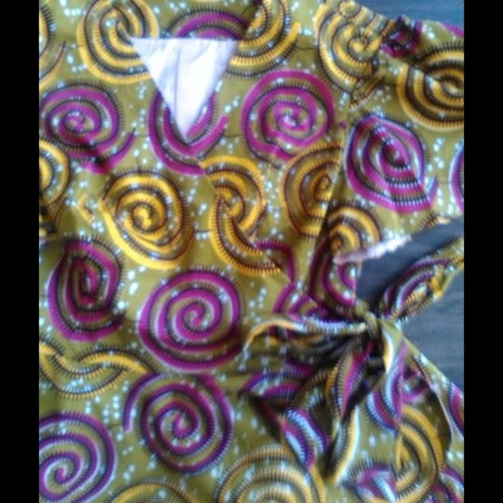 Really Cool Vintage Patterned Blouse! - image 3