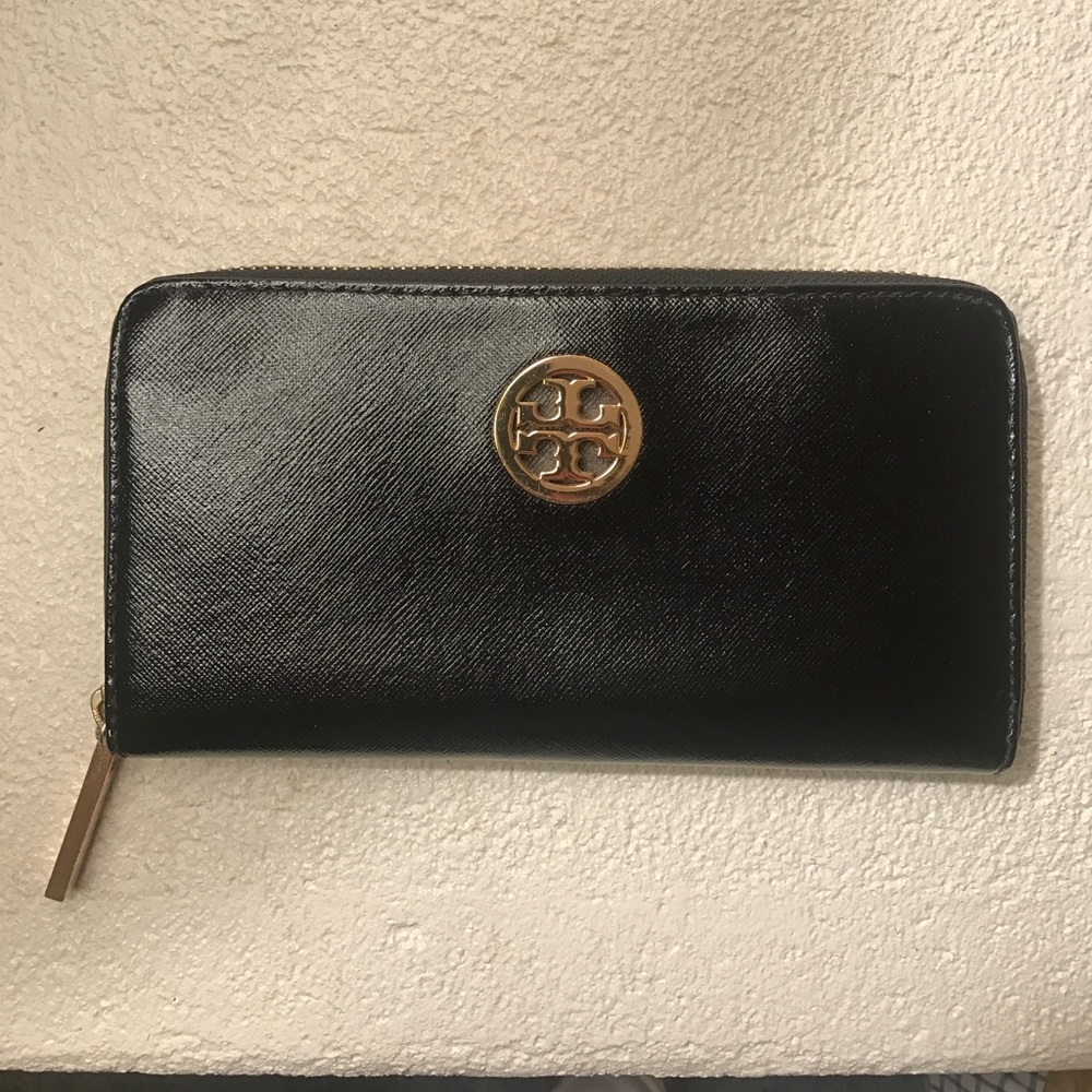 Tory Burch Robinson Saffiano Leather Wallet !