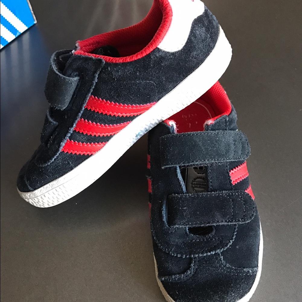 Boys Adidas Gazelle Red/Black Shoes w/box Size 10
