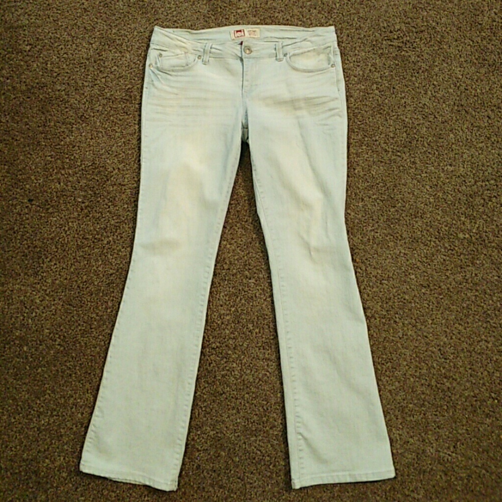 l.e.i "Ashley" Low-rise Slim Boot Jeans