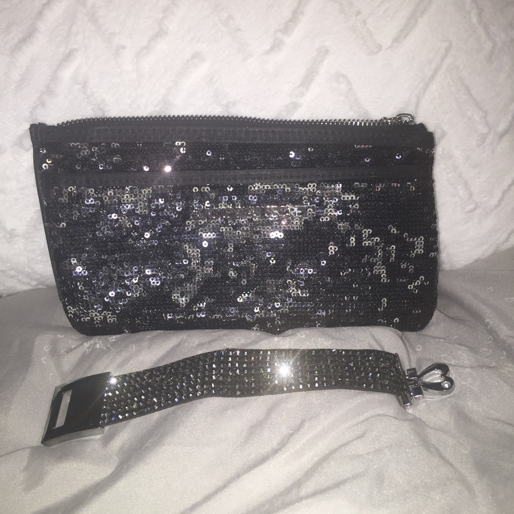 Bracelet & VS Clutch